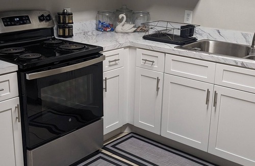 Dixieland Apartment | LAKEFRONT COZY HOME/WASHER/DRYER-NEAR PARKS/SHOP/MUSEUM/COLLEGE/FISHING/LAKES!