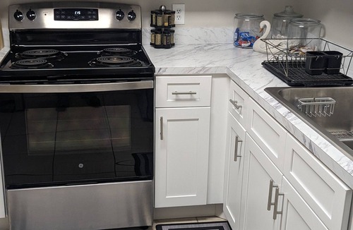 Dixieland Apartment | LAKEFRONT COZY HOME/WASHER/DRYER-NEAR PARKS/SHOP/MUSEUM/COLLEGE/FISHING/LAKES!