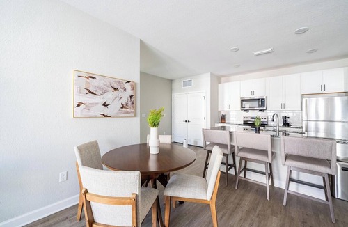 Port Malabar Apartment | Landing | Amazing 2BD, Gym, Pool