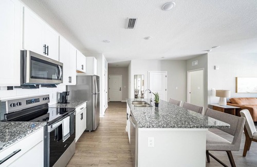Port Malabar Apartment | Landing | Amazing 2BD, Gym, Pool