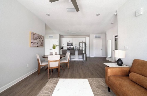 Port Malabar Apartment | Landing | Beautiful 2BD, Gym, Pool