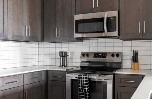 Sun City Center Apartment | Landing | Chic 2BD, Gym