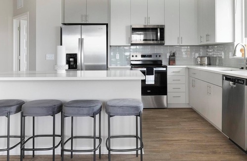Wimauma Apartment | Landing | Modern 2BD, Gym, Pool