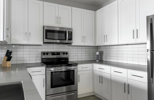 Sun City Center Apartment | Landing | Modern 2BD, Gym