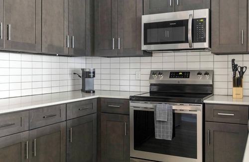 Sun City Center Apartment | Landing | Stunning 2BD, Gym