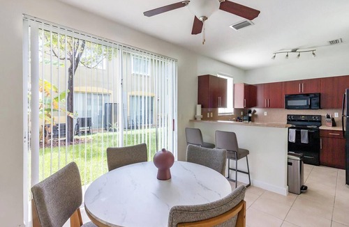 Homestead Apartment | Landing | Stylish 3BD, Pool
