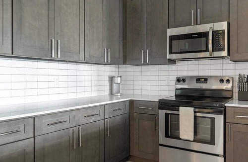 Sun City Center Apartment | Landing | Stylish 2BD, Gym