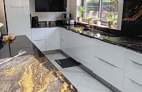 Sainte-Anastasie-sur-Issole Villa | Large 4-bedroom villa, covered swimming pool, pétanque, volleyball.