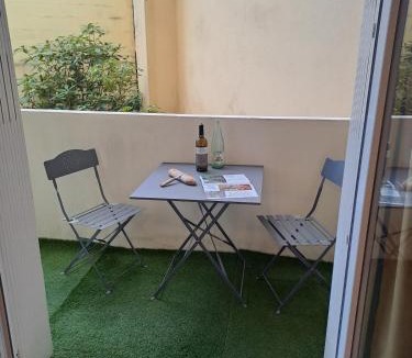 Quartier de France Apartment | Lardy Ma belle, studio cosy, rdc, cure, longue et courte durée