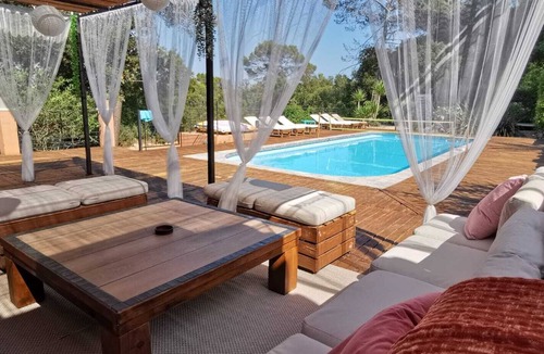 Flassans-sur-Issole Villa | Large 13 person villa in the Var - Heated pool, families & groups