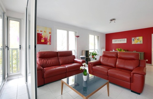 Voltaire - Saint Amour Apartment | Large and bright 77 m² T3 with garage located in Garibaldi