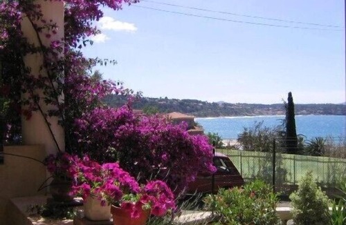 Bandol Apartment | Large apartment , 1st floor, small garden, beach at 150 m. splendid view
