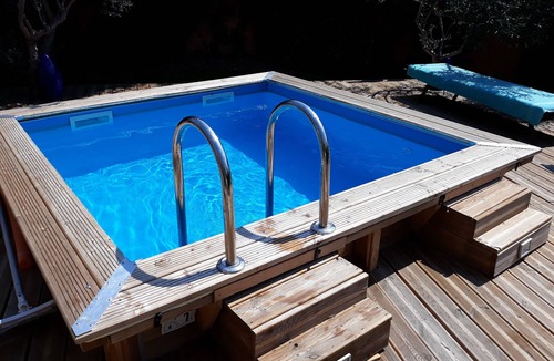 Agay Apartment | Large art deco apartment 50 metres from the beach