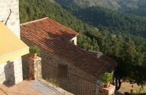 Tortorella Apartment | Large holiday flat with roof terrace and sea view
