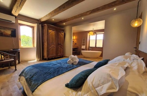 Vallon-Pont-d'Arc House | Large house with private pool - center Vallon-Pont-d'Arc