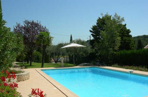 Carnoux-en-Provence Apartment | Large studio with swimming pool in the Cassis Calanques park