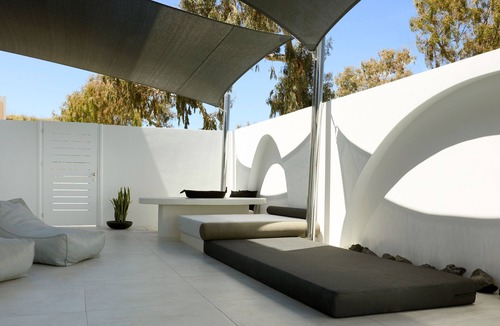 Vothon House | Le Blanc Resort Santorini - Two Luxury Houses