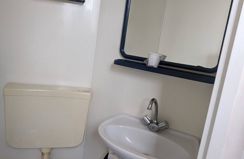 Lully Apartment | Le Balandri - Chambre Indépendante Avec Cabine de Douche