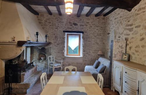 Montsegur-sur-Lauzon House | Le Bastidon, gîte des Lucioles en Provence