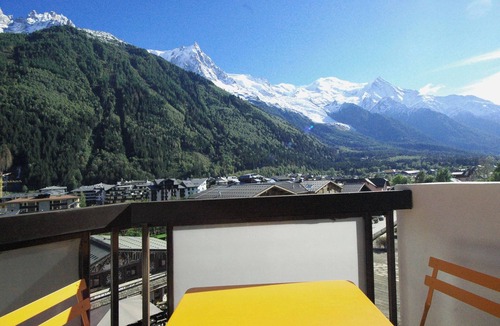 Chamonix City Centre Apartment | Le Beausite C Apartment - an apartment that sleeps 5 guests in 2 bedrooms