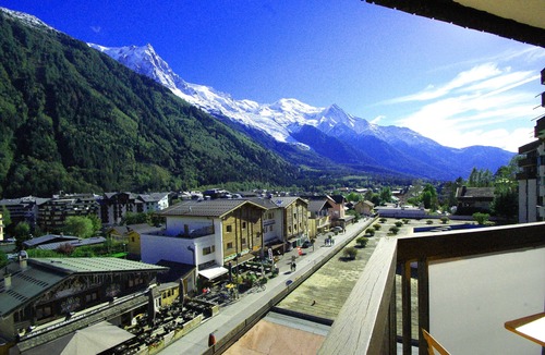 Chamonix City Centre Apartment | Le Beausite C Apartment - an apartment that sleeps 5 guests in 2 bedrooms