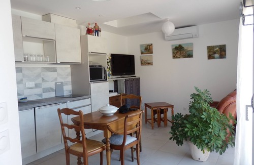 Le Luc Apartment | Le Bois Sacré