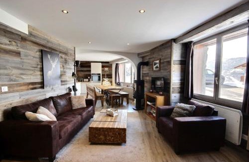 Montalbert Apartment | Le Bouquetin 8 person 50m from slopes in the heart of the village