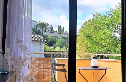 Vaison-la-Romaine Apartment | LE CEDRE * quiet apartment with loggia and garage close to downtown