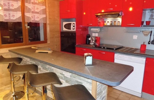Thones Ski Chalet | Le Chalet Aubier Domaine du Fraizier jacuzzi near lake annecy resort la clusaz