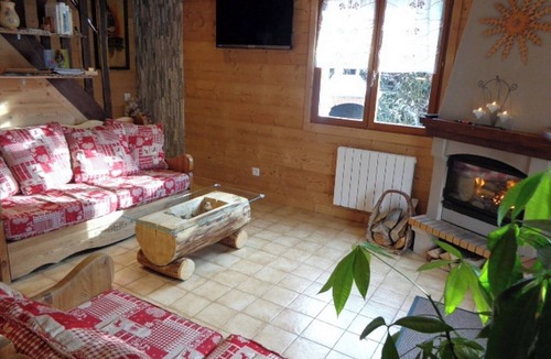 Thones Ski Chalet | Le Chalet Aubier Domaine du Fraizier jacuzzi near lake annecy resort la clusaz