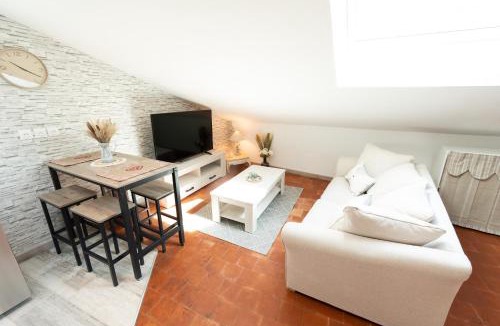Riez Apartment | Le charme sous les toits classé 3 étoiles