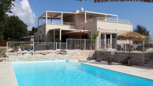 Saint-Marcel-d'Aredeche House | Le Clos du Grand Chêne - gîtes 4 étoiles -