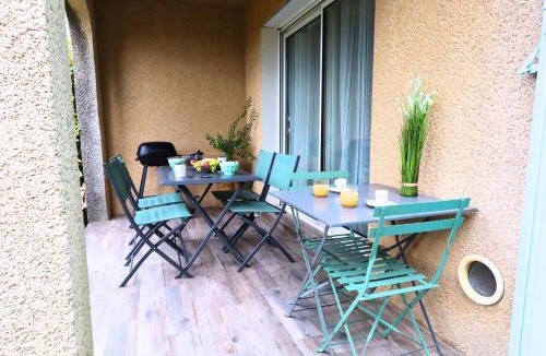 Sainte-Cecile-les-Vignes Apartment | Le Clos des Vignes - wifi piscine terrasse clim
