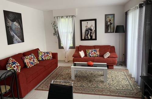 La Ciotat Apartment | "Le Franklin "T3 Terrace-clim-Garage. 30 meters from the beach