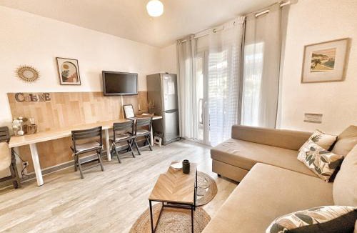 Le Brusc Apartment | "Le Front de Mer" Au coeur du Brusc à pieds des plages