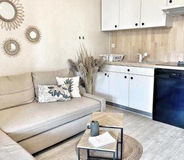 Le Brusc Apartment | "Le Front de Mer" Au coeur du Brusc à pieds des plages