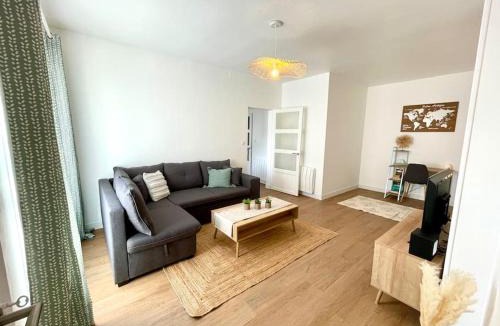 Bessines-sur-Gartempe Apartment | Le Giraudoux - Centre bourg Bessines