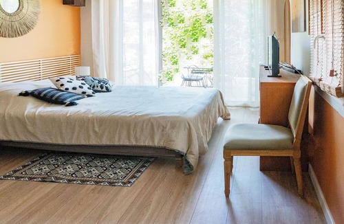 Les Lecques Bed & Breakfast | Le Goëland, bed and breakfast near the beach, with a garden, breakfast, kitchenette, and pool