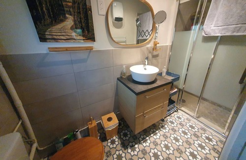 Les Lecques Bed & Breakfast | Le Goëland, bed and breakfast near the beach, with a garden, breakfast, kitchenette, and pool