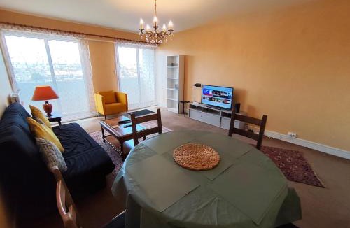 Montlucon Apartment | Le Grand Calme T4 Lumineux de 90 m2 Central et proche Gare