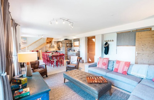 Vaujany Ski Chalet | Le Grand Galbert, 9 bedrm chalet sleeps 18 people, perfect for multiple families