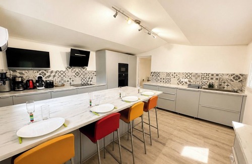 Le Luc House | Le Hameau des Oliviers – House with Jacuzzi & Garden