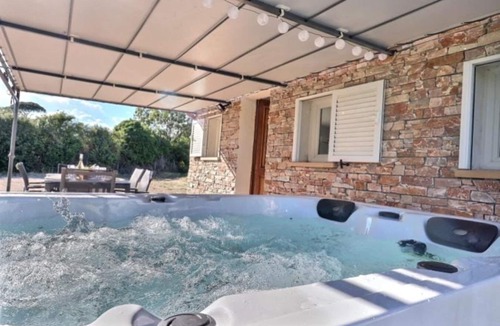 Le Luc House | Le Hameau des Oliviers – House with Jacuzzi & Garden