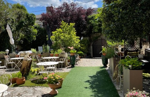 Vallon-Pont-d'Arc Hotel | Le Manoir du Raveyron