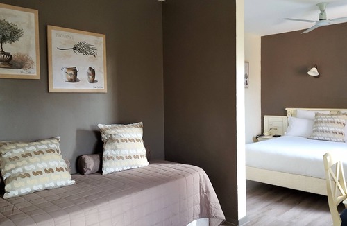 Cadenet Hotel | Le Mas du Colombier
