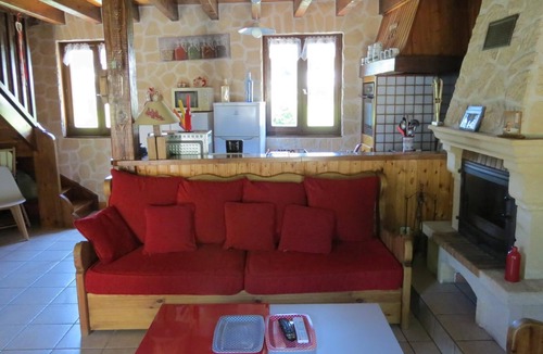 Besse-en-Chandesse House | LE MOULIN - BESSE AND SAINT ANASTAISE