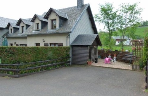 Besse-en-Chandesse House | LE MOULIN - BESSE AND SAINT ANASTAISE