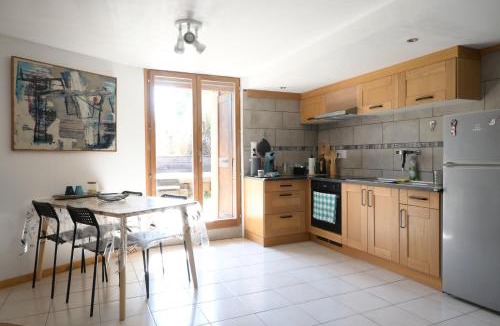 Sciez Apartment | Le Nid du Chat Noir - Gîte La Maison Alvéole