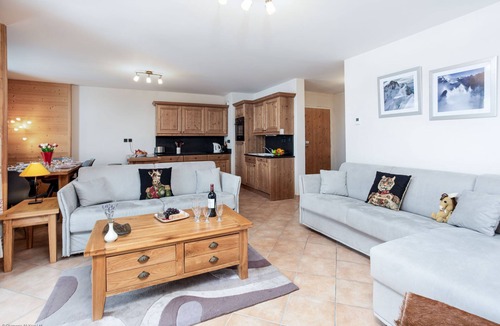 Chamonix City Centre Apartment | Le Paradis 28 Apartment - an apartment that sleeps 6 guests in 3 bedrooms