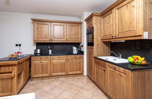 Chamonix City Centre Apartment | Le Paradis 28 Apartment - an apartment that sleeps 6 guests in 3 bedrooms